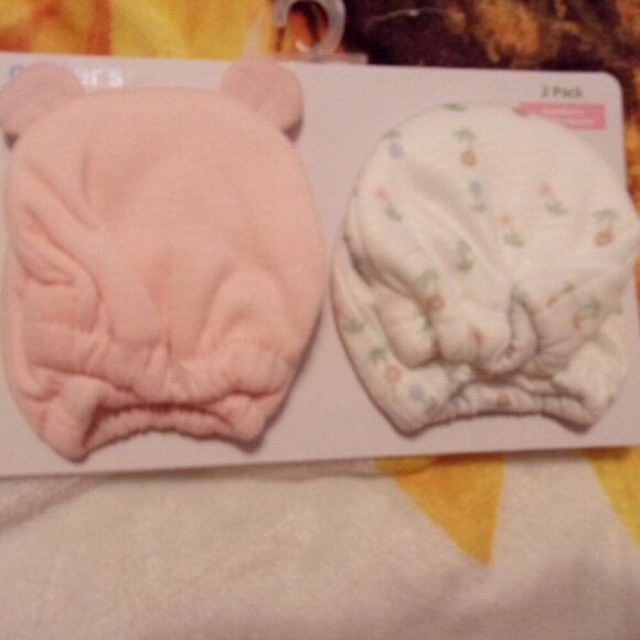 New Baby Bundle of Accessories Socks, hats, mittens - Picture 4 of 5